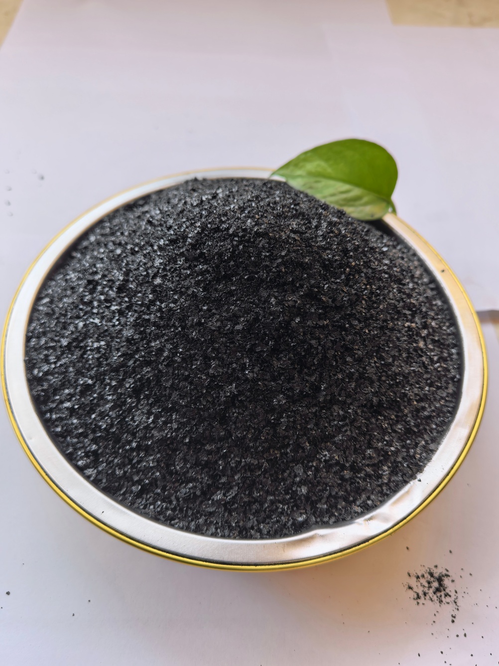 Fulvic acid ≥20-25%， Humic acid ≥50%， K2O 8-12%, PHvalue8-10 water solubility≥ 98%